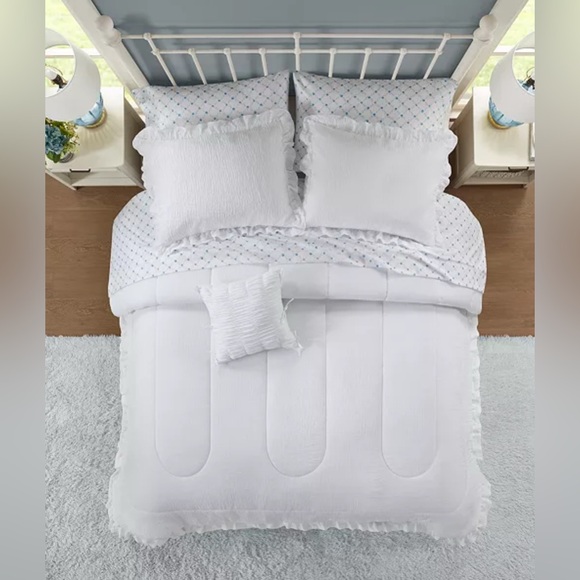 JLA Home Macy’s Exclusive Catherine Bed Set, 3pc, Twin/XL NIP - Picture 3 of 9